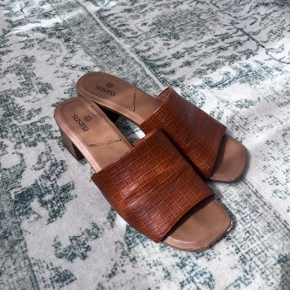 Susina Tan Croc-Patterned Sandals with Small Block Heel